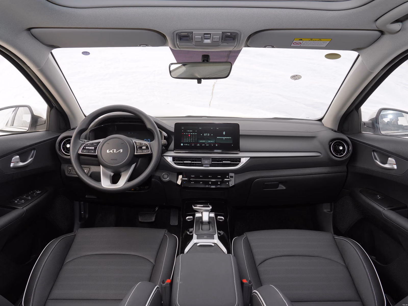 Kia K3 BD — панорама леворульного кокпита