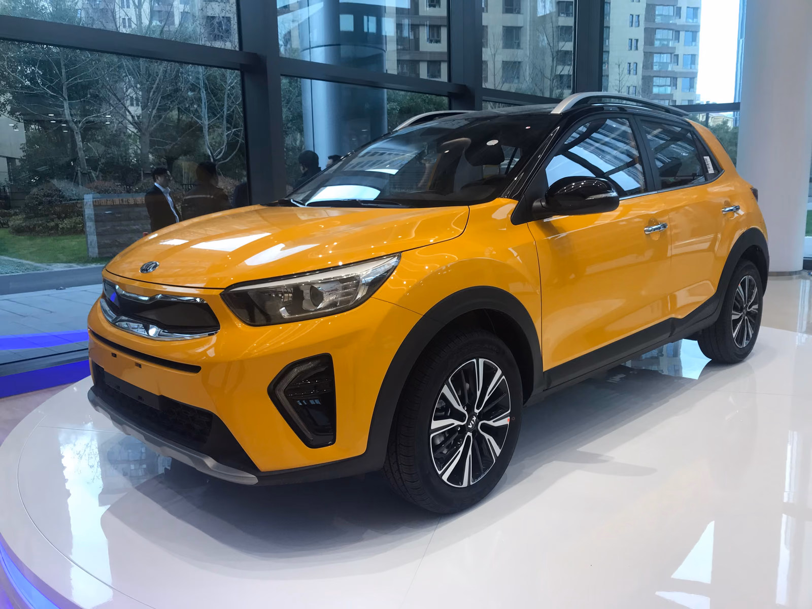 Kia KX1 — вид спереди в три четверти