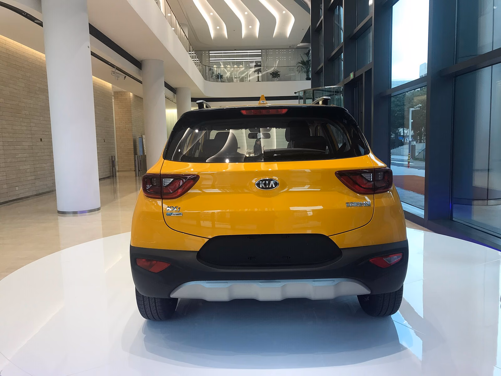 Kia KX1 — вид сзади