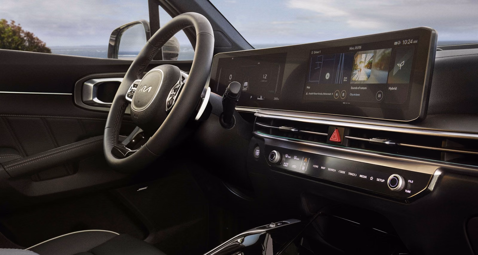 Kia Sorento — руль и панорамный модуль из двух экранов по 12,3 дюйма
