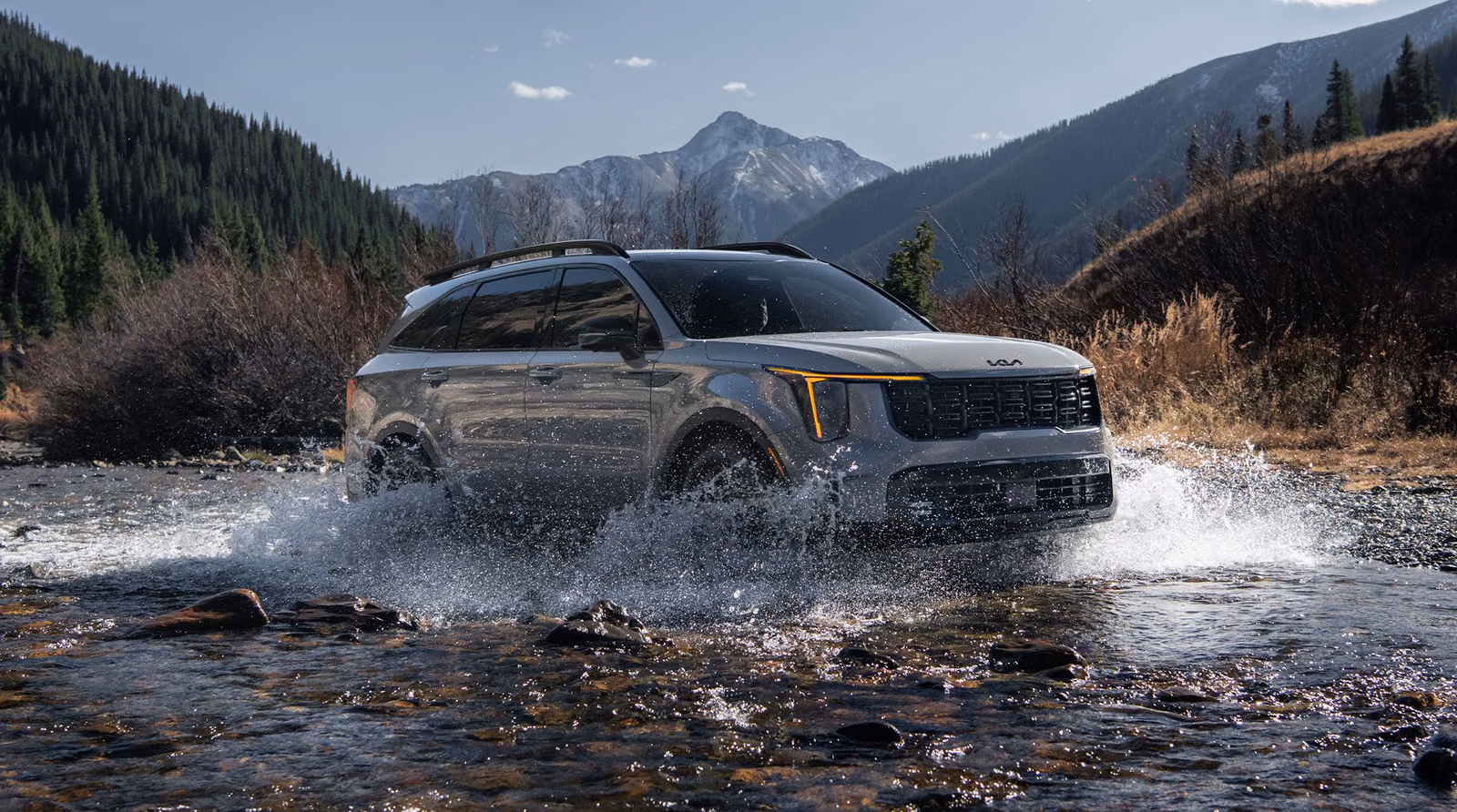 Kia Sorento на горной реке