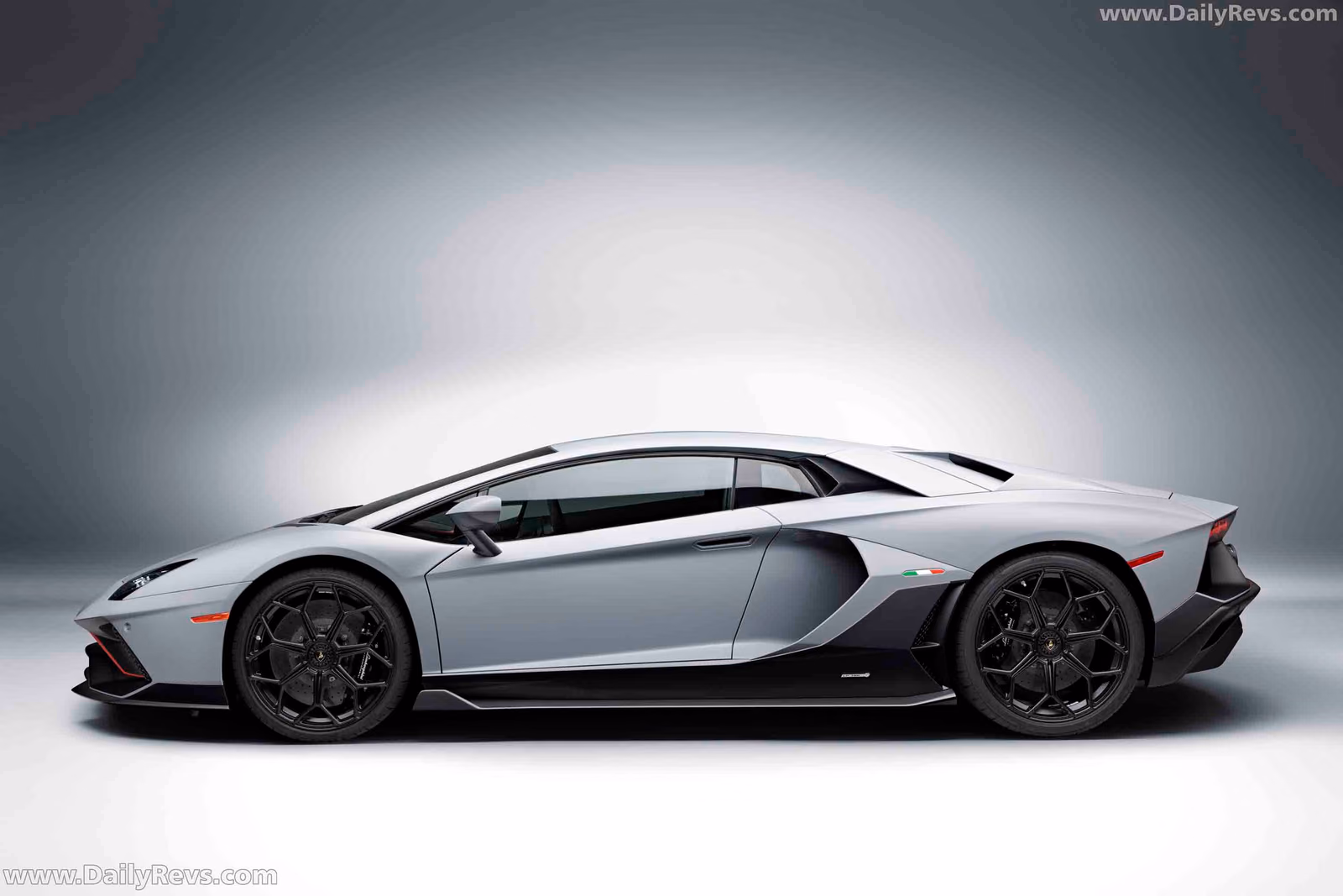 Lamborghini Aventador Ultimae — профиль