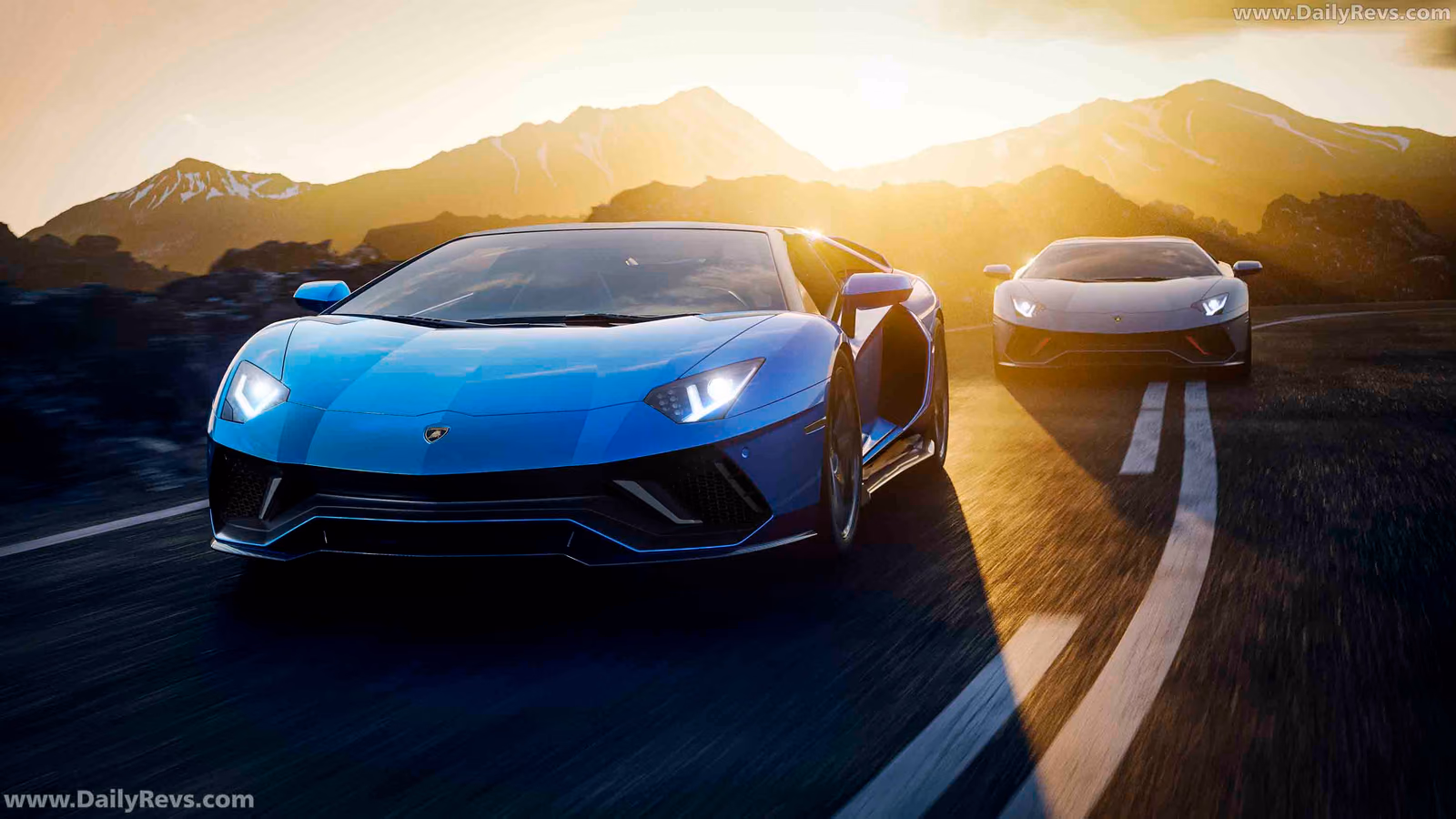 Aventador Ultimae в синем цвете — купе и родстер
