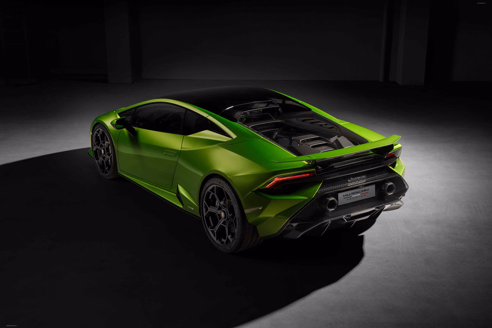 Lamborghini Huracán Tecnica — сзади в три четверти