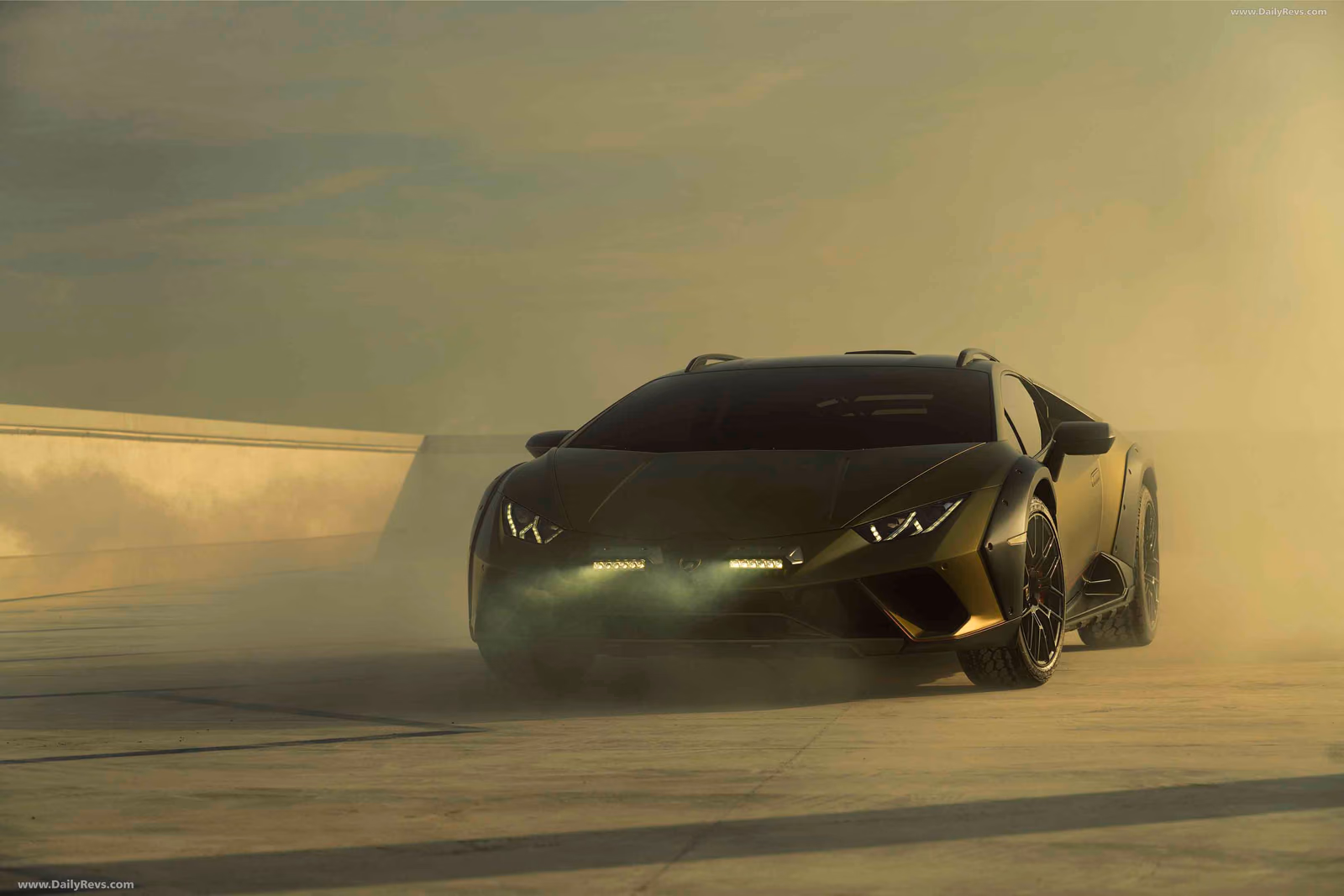 Lamborghini Huracán Sterrato в песке