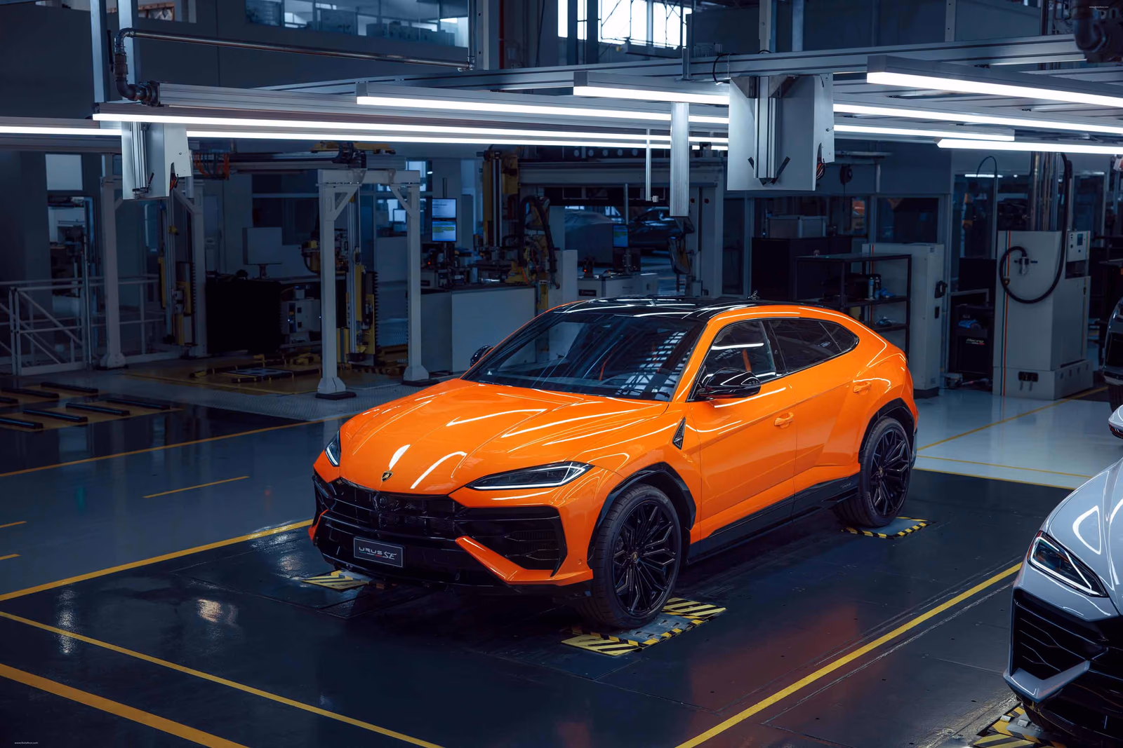 Lamborghini Urus SE на заводе в Сант-Агате