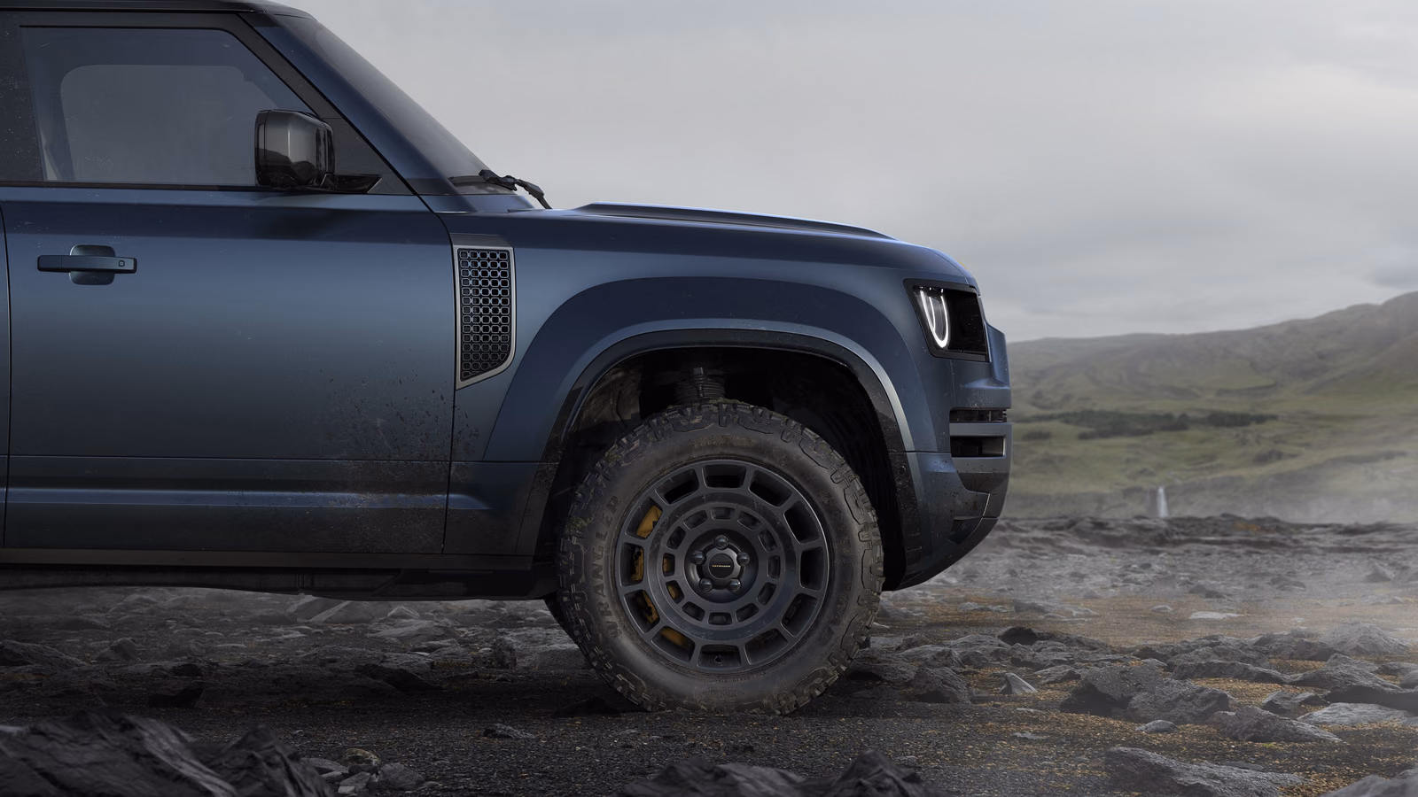 Land Rover Defender OCTA, вид сбоку