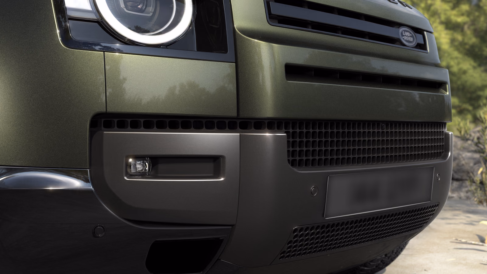 Новая передняя оптика Defender 2026 крупным планом