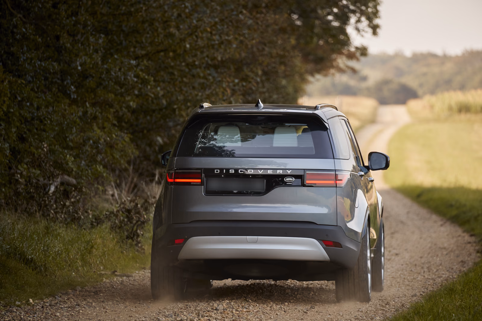 Land Rover Discovery — вид сзади в три четверти