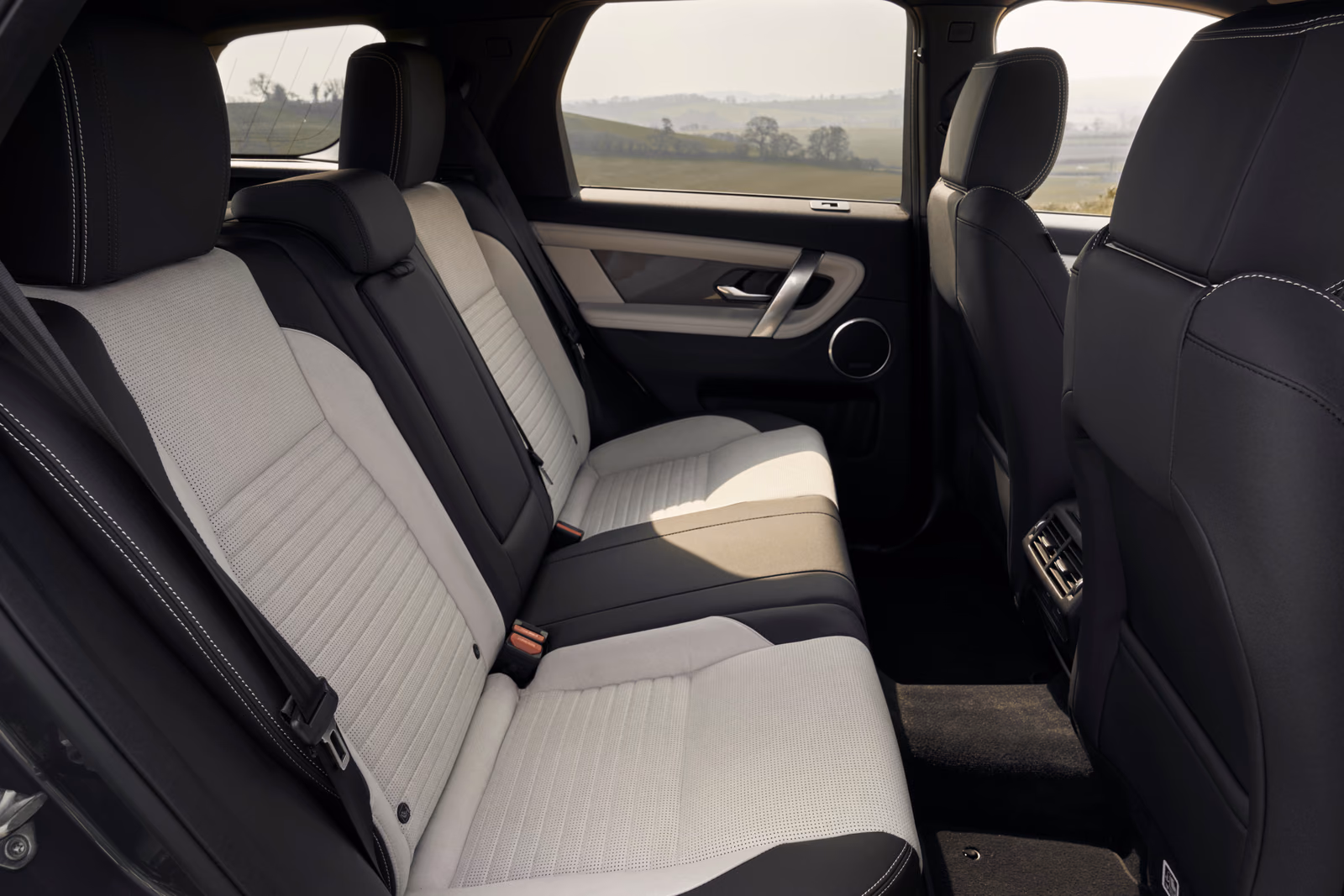Задний ряд Land Rover Discovery Sport