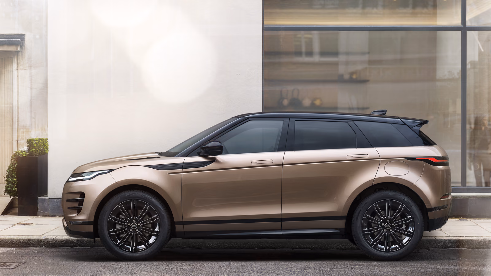 Range Rover Evoque — вид спереди