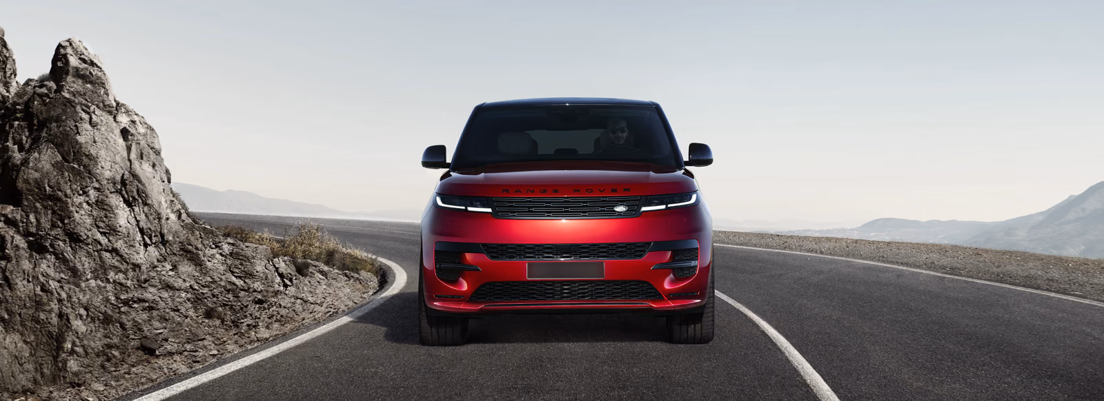 Range Rover Sport — спереди в три четверти