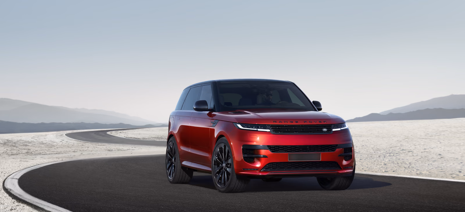 Range Rover Sport — вид сзади в три четверти