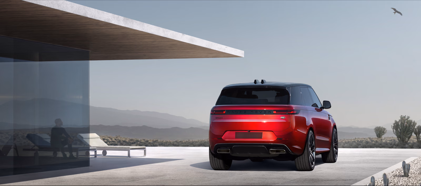 Range Rover Sport — вид сзади в три четверти