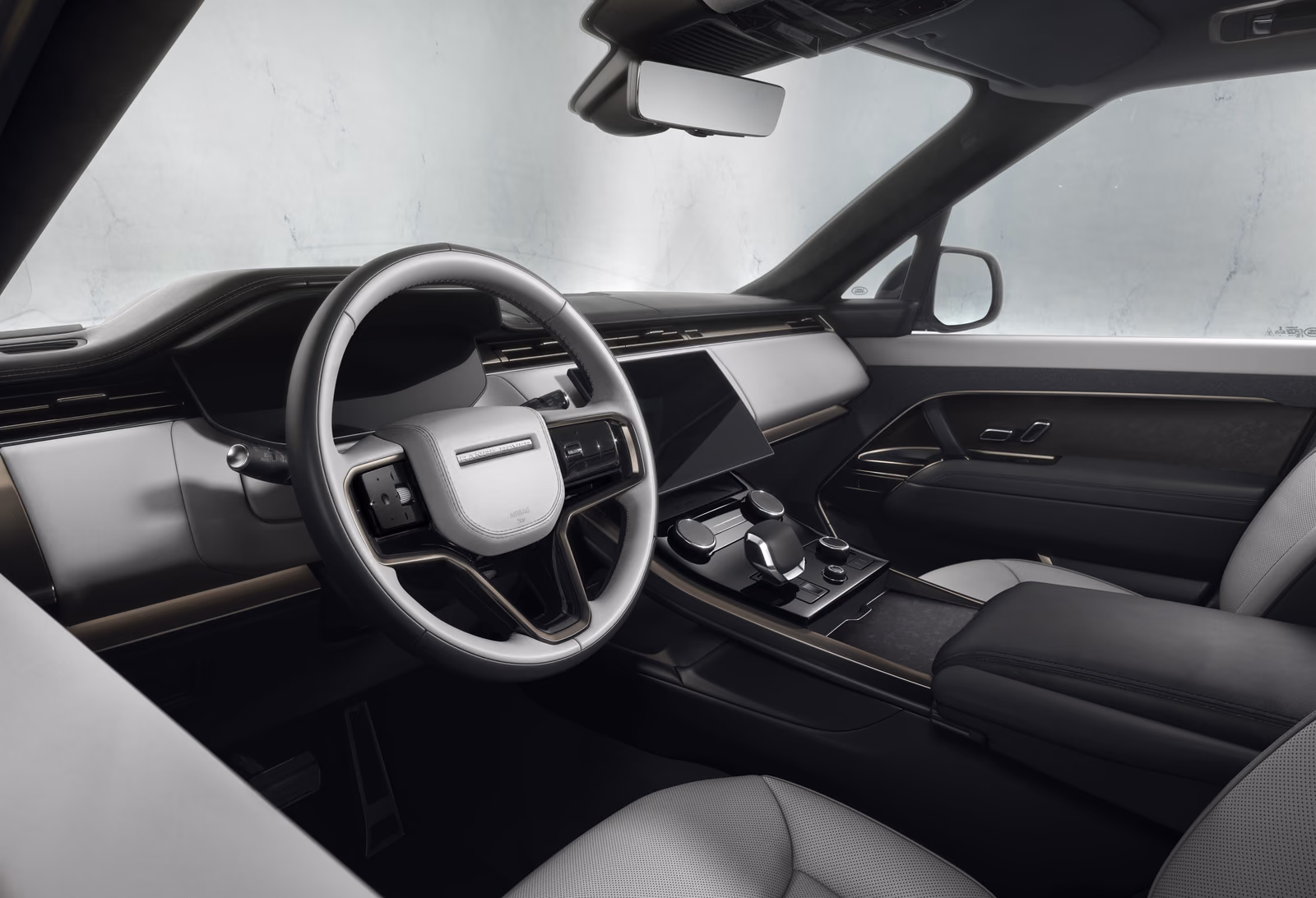 Range Rover Sport — передняя панель и руль