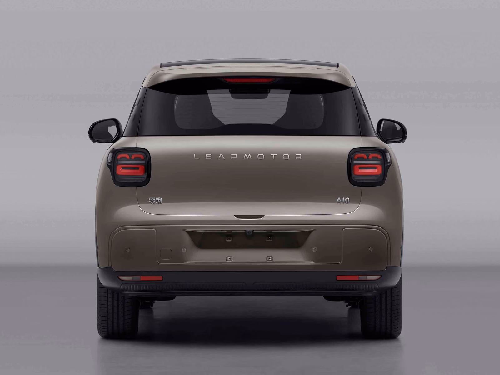 Leapmotor A10 — серый кузов строго сзади