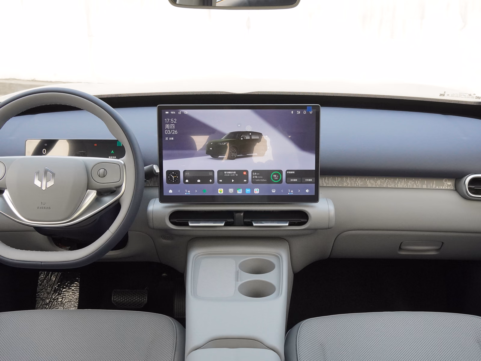 Leapmotor A10 — приборная панель со стороны пассажира