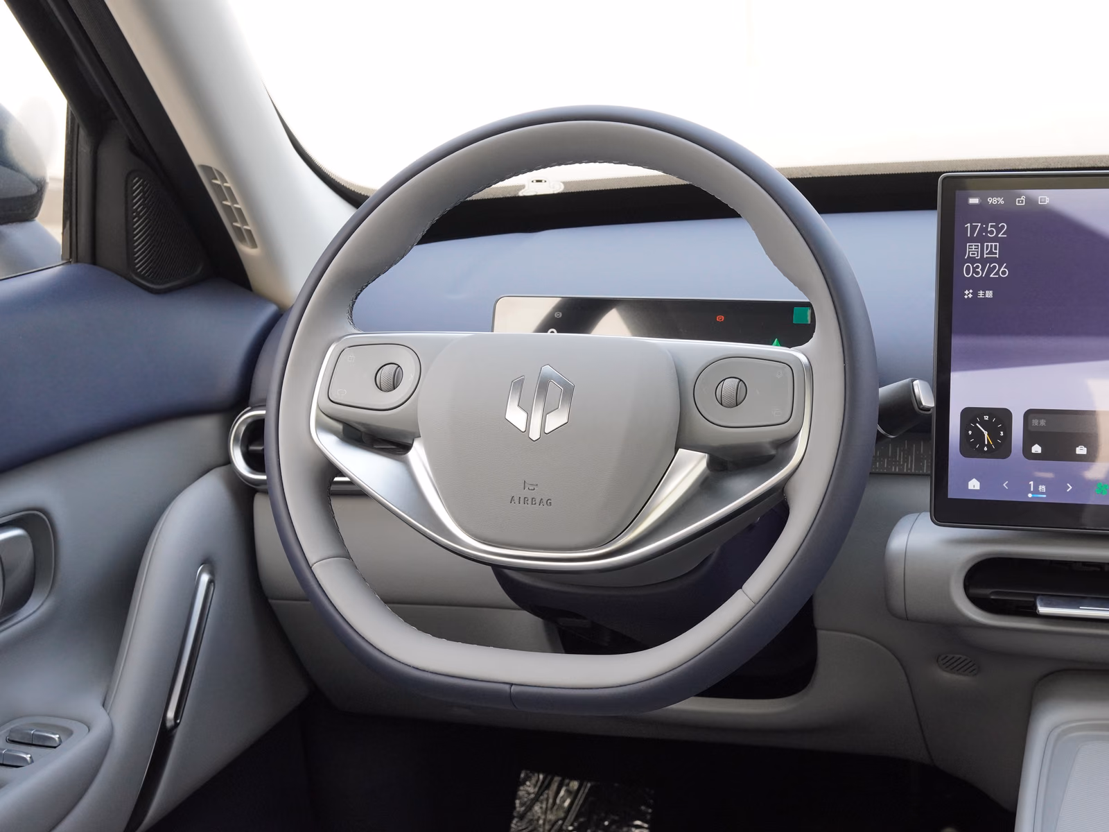 Leapmotor A10 — рулевое колесо крупным планом