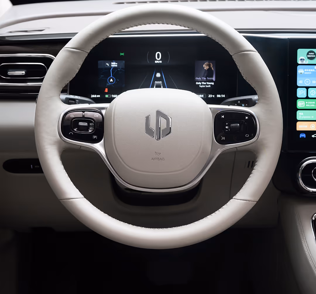 Рулевое колесо и приборная панель Leapmotor C11