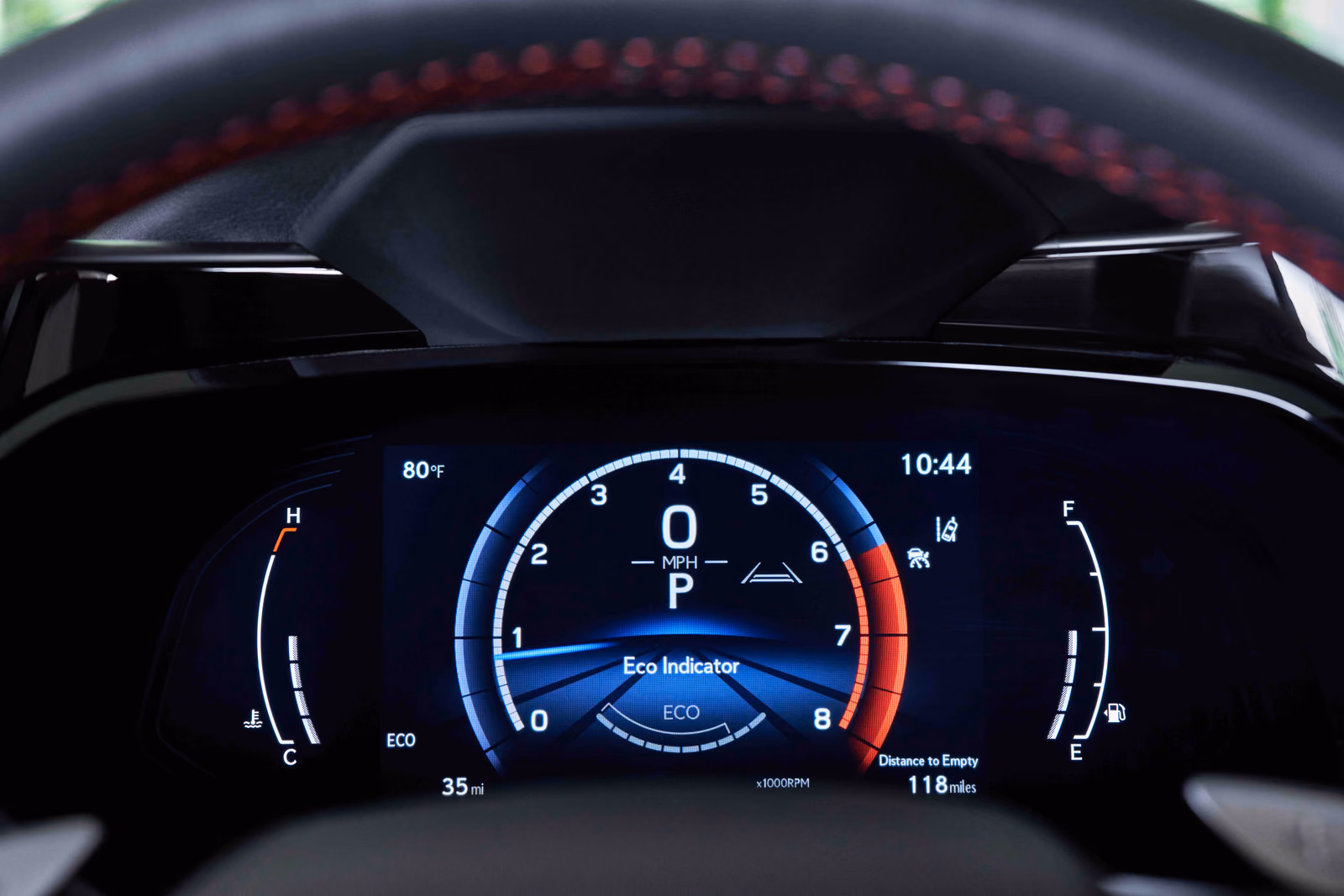 Lexus NX F Sport сбоку на дороге