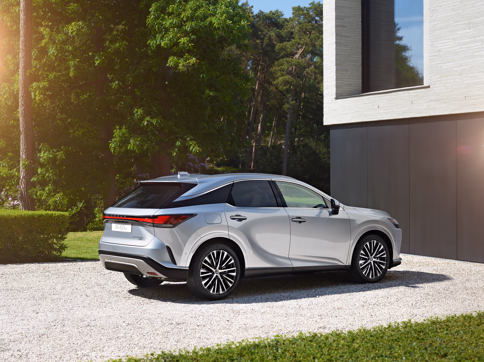 Lexus RX — вид спереди