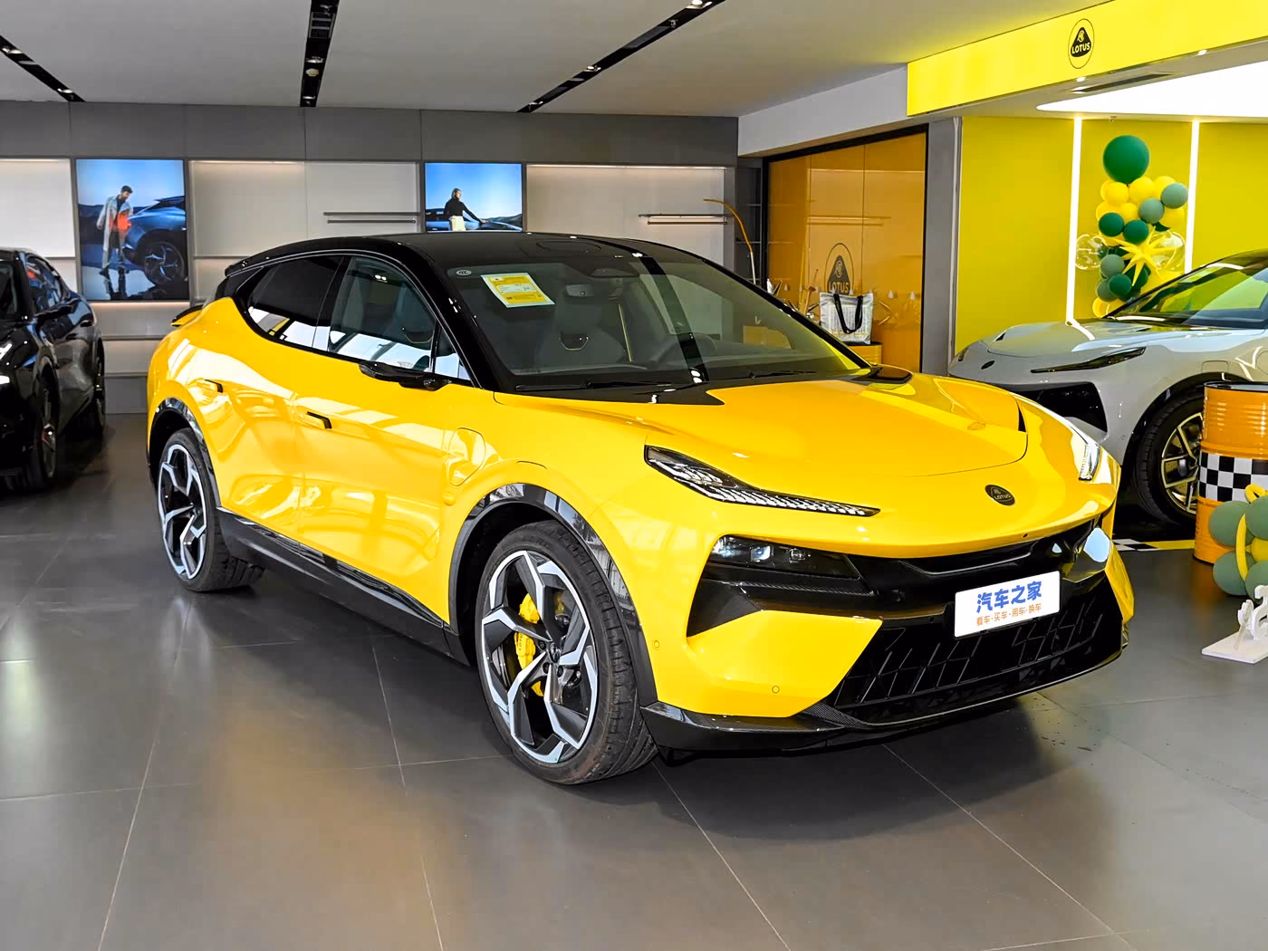 Lotus Eletre 900 — вид спереди в три четверти справа