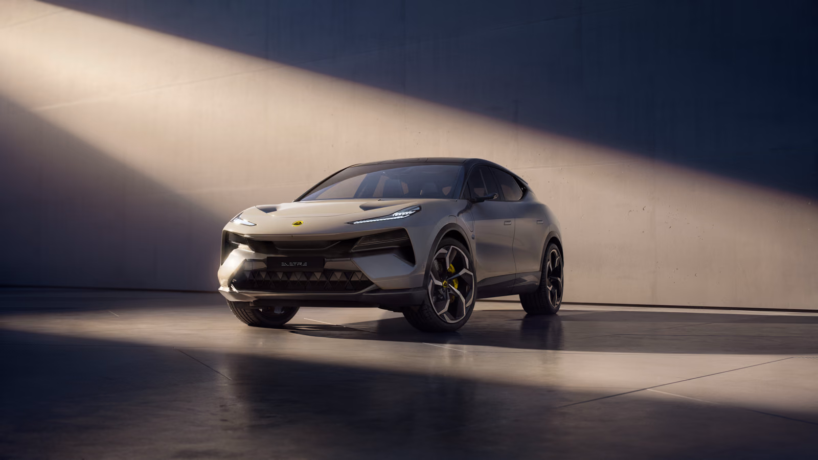 Lotus Eletre — спереди в три четверти