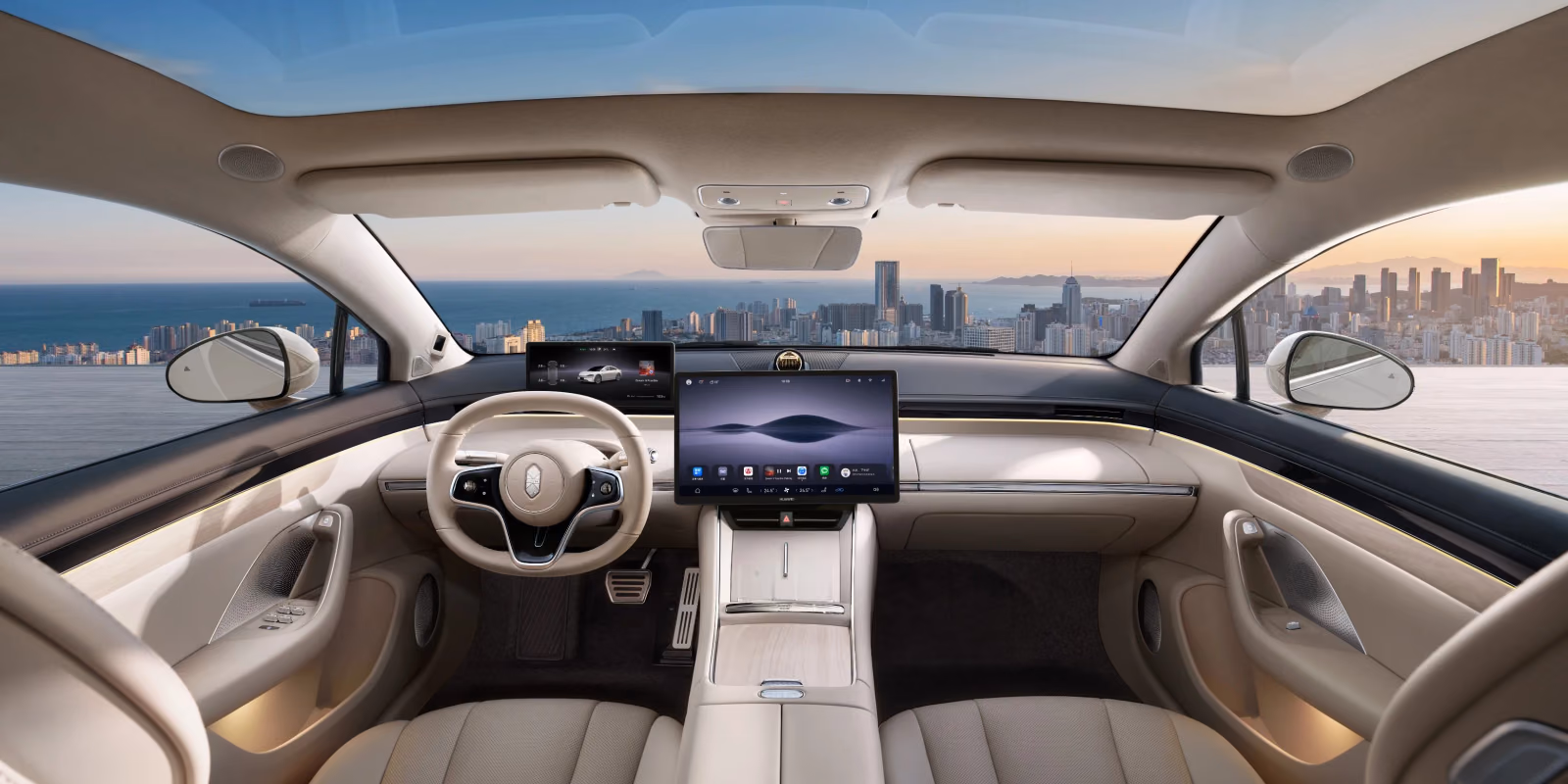 Светлый салон Luxeed S7 с панорамной крышей