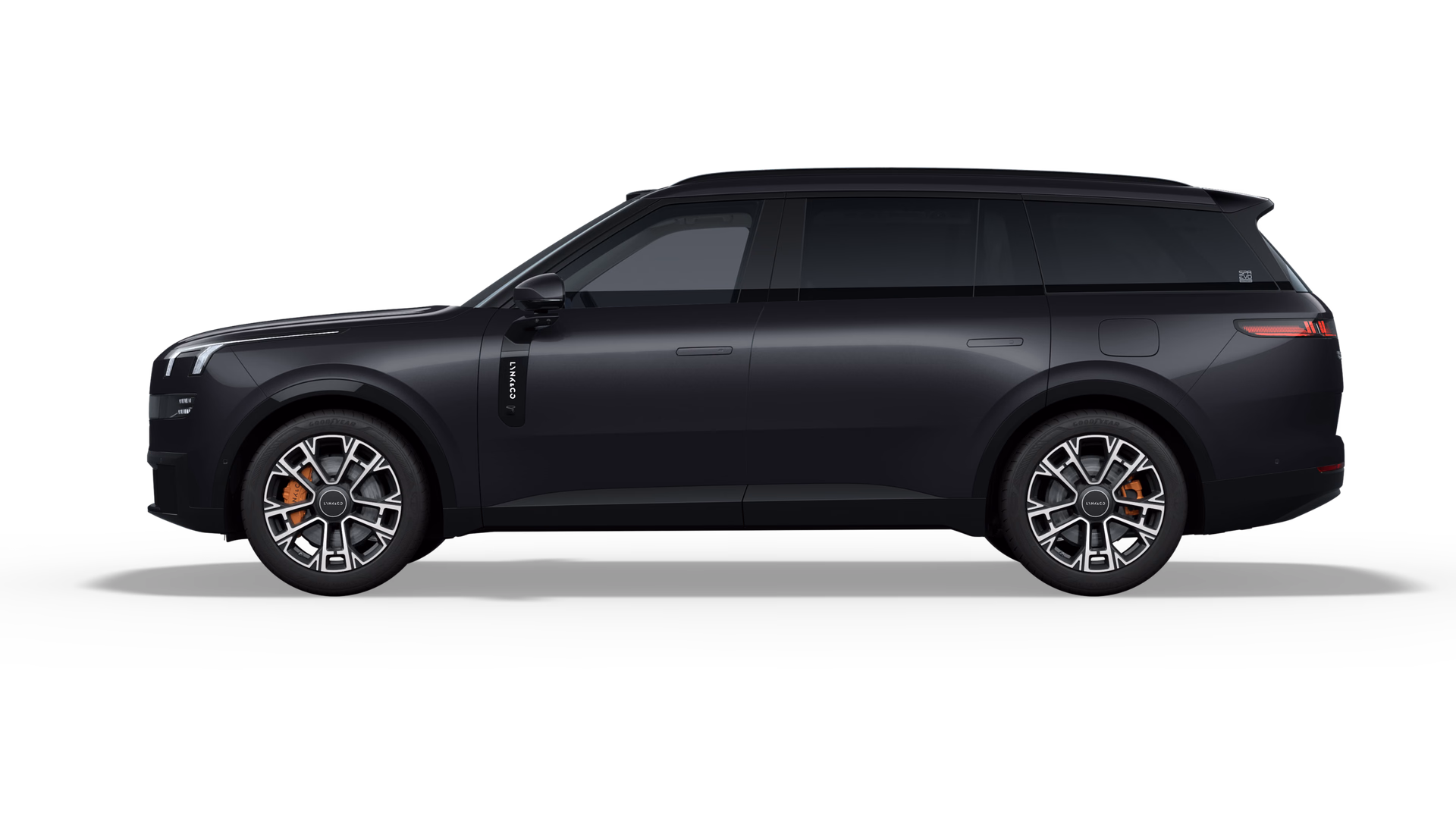Чёрный Lynk & Co 900, профиль кузова целиком