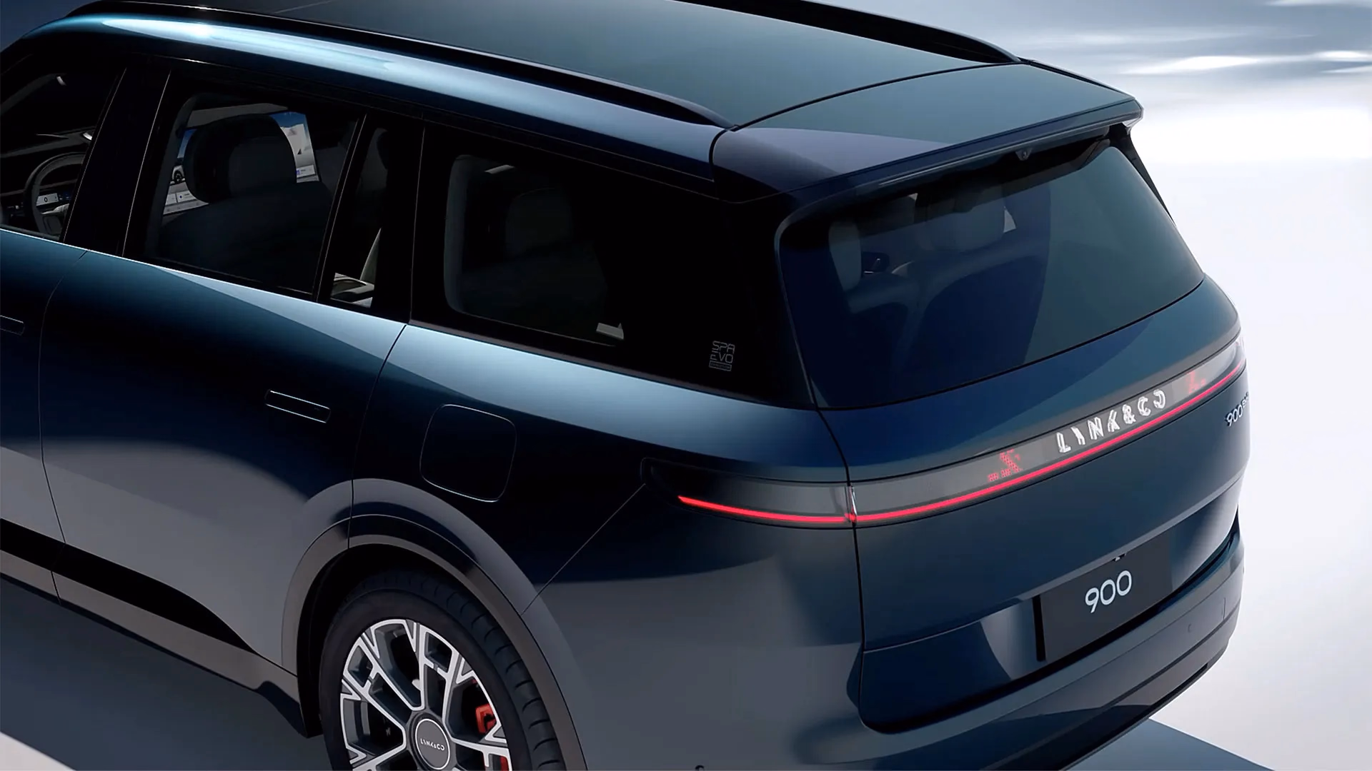 Задняя световая панель Lynk & Co 900