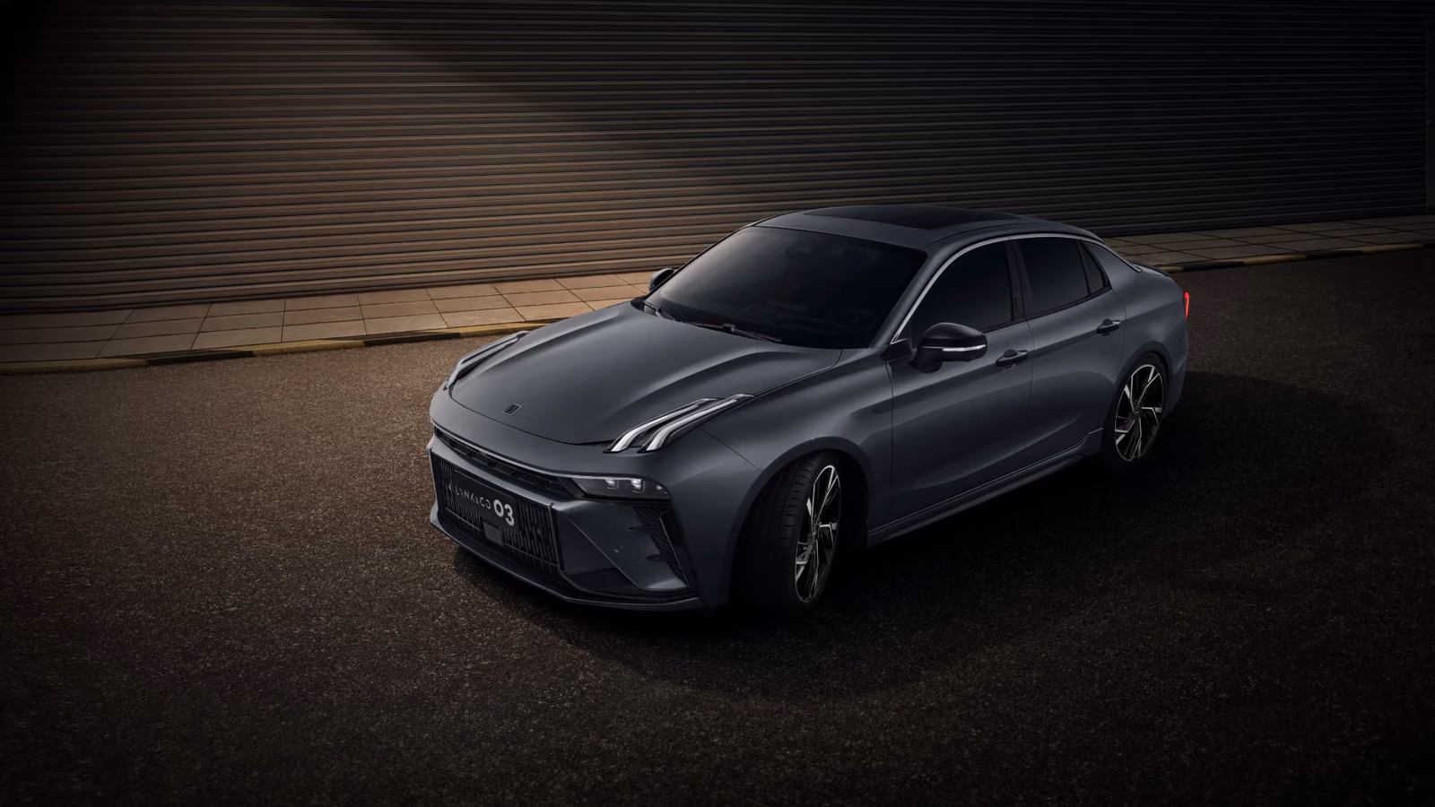 Серый Lynk & Co 03 спереди