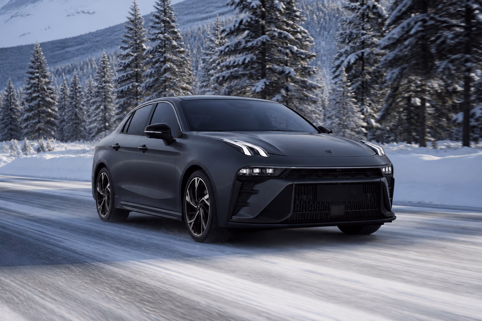 Серый Lynk & Co 03 на заснеженной загородной дороге