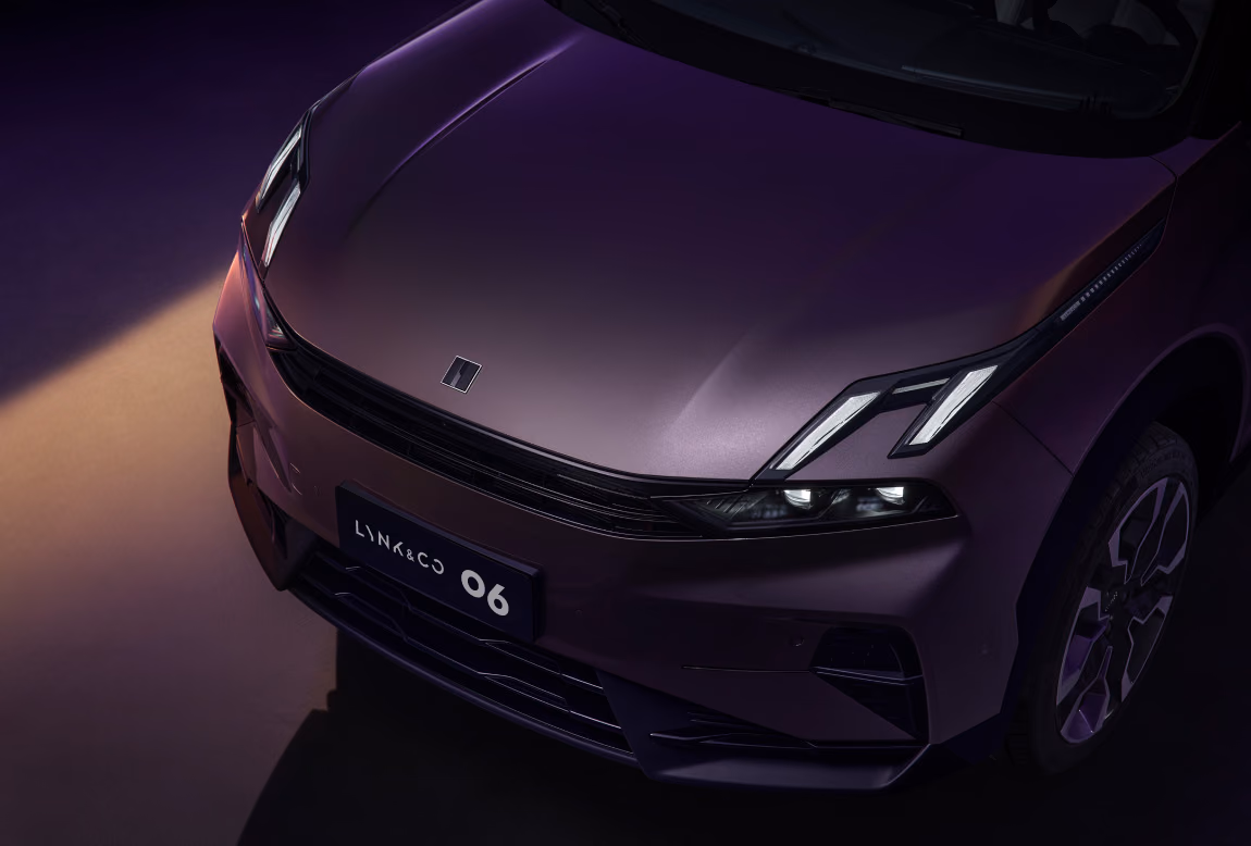 Передняя оптика фиолетового Lynk & Co 06