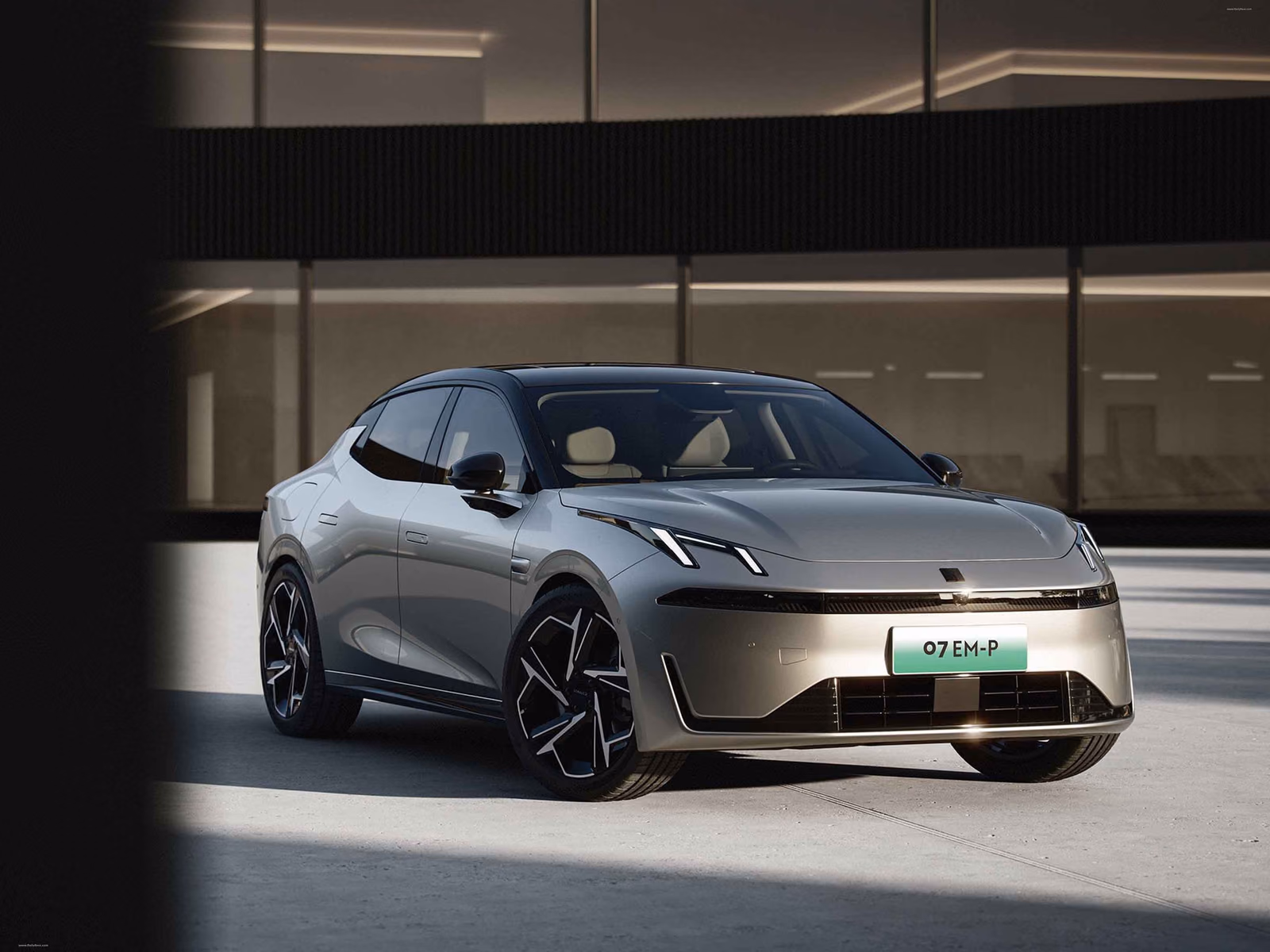 Lynk & Co 07 EM-P, вид спереди в три четверти