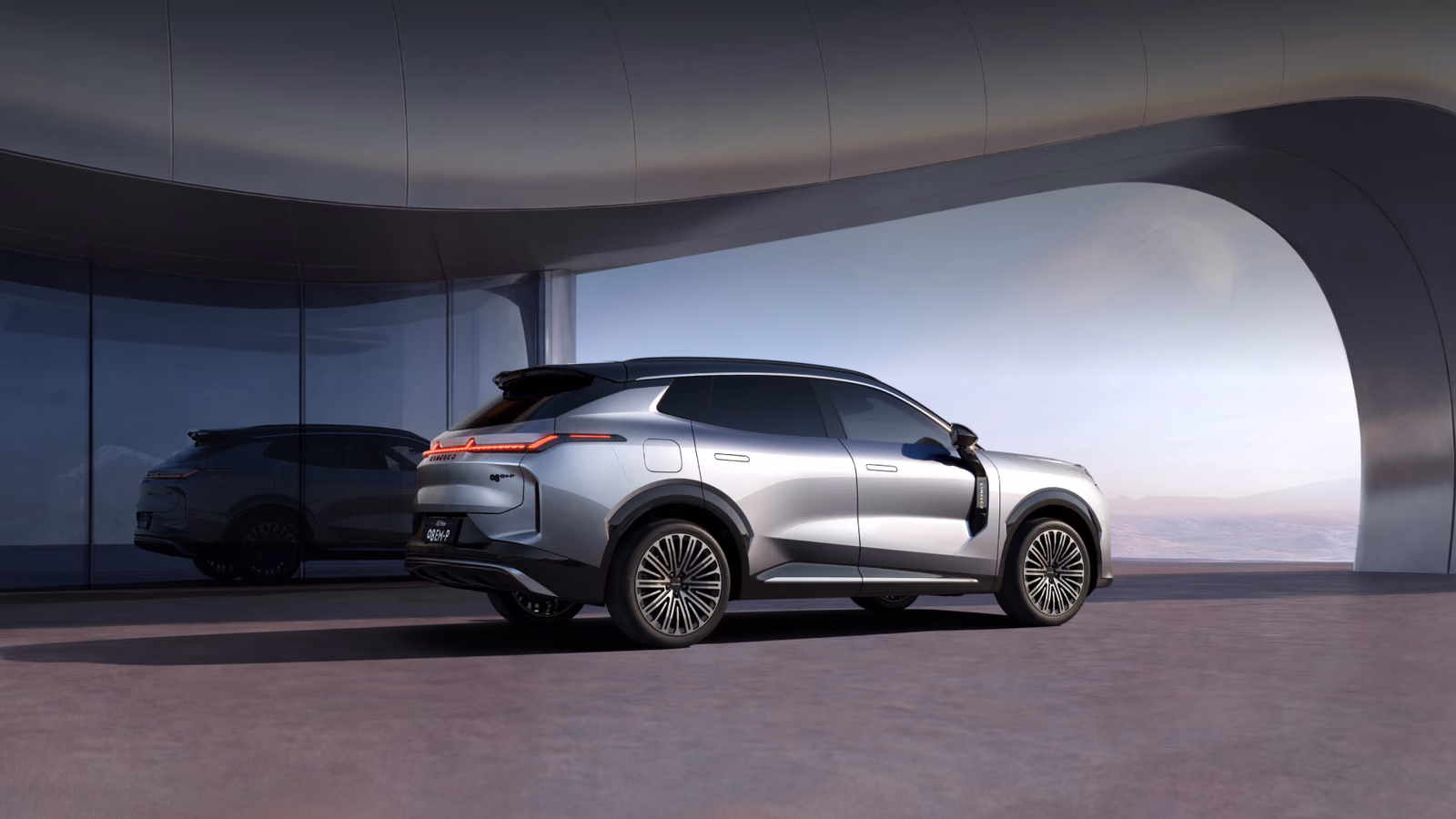 Lynk & Co 08 у современного здания