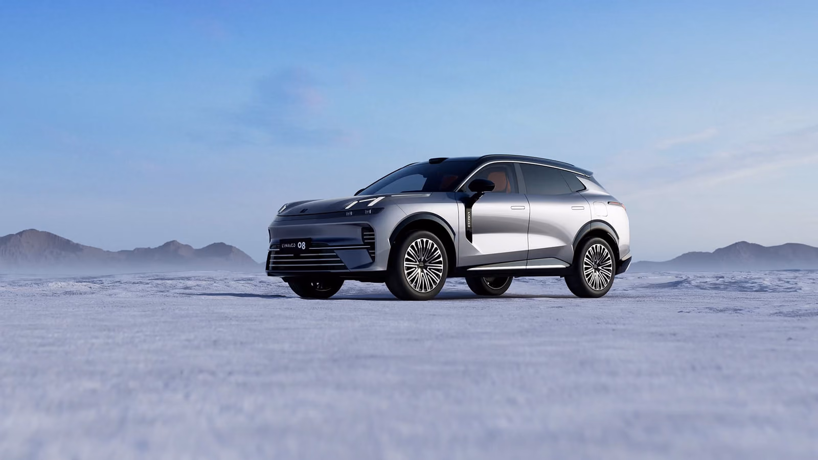 Lynk & Co 08 на заснеженной равнине
