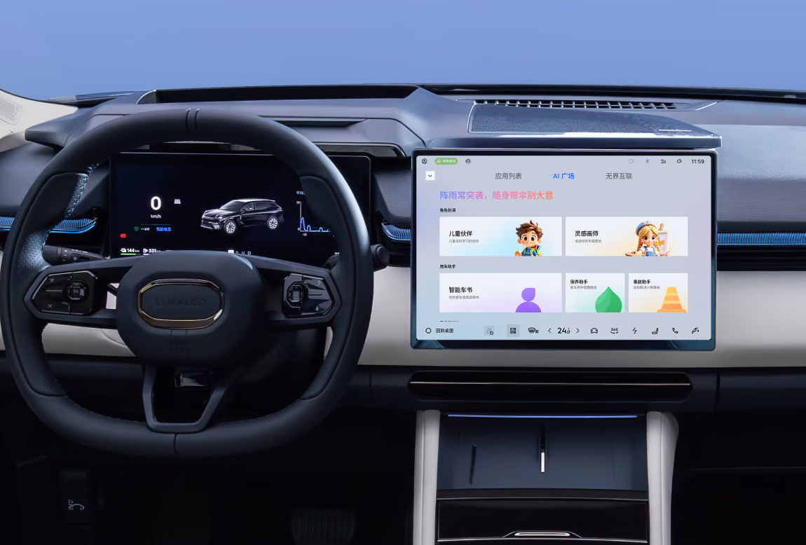 Руль и экраны Lynk & Co 08
