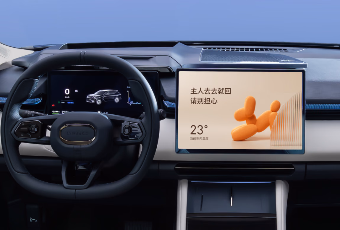 Центральный дисплей Lynk & Co 08