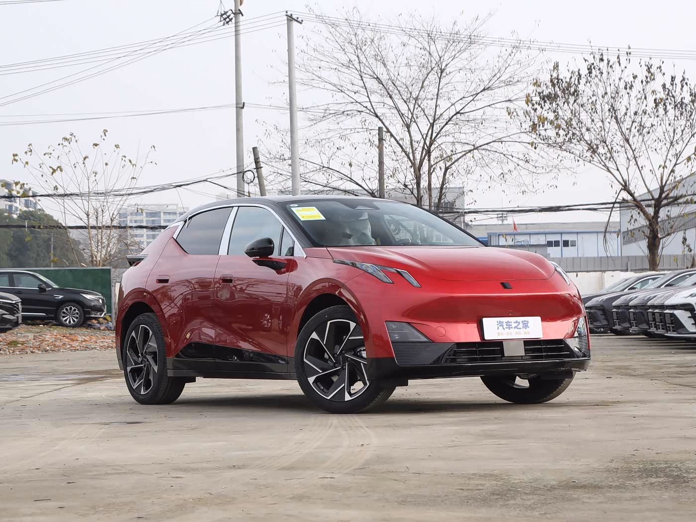 Lynk & Co Z20 2025 — передняя часть кузова справа