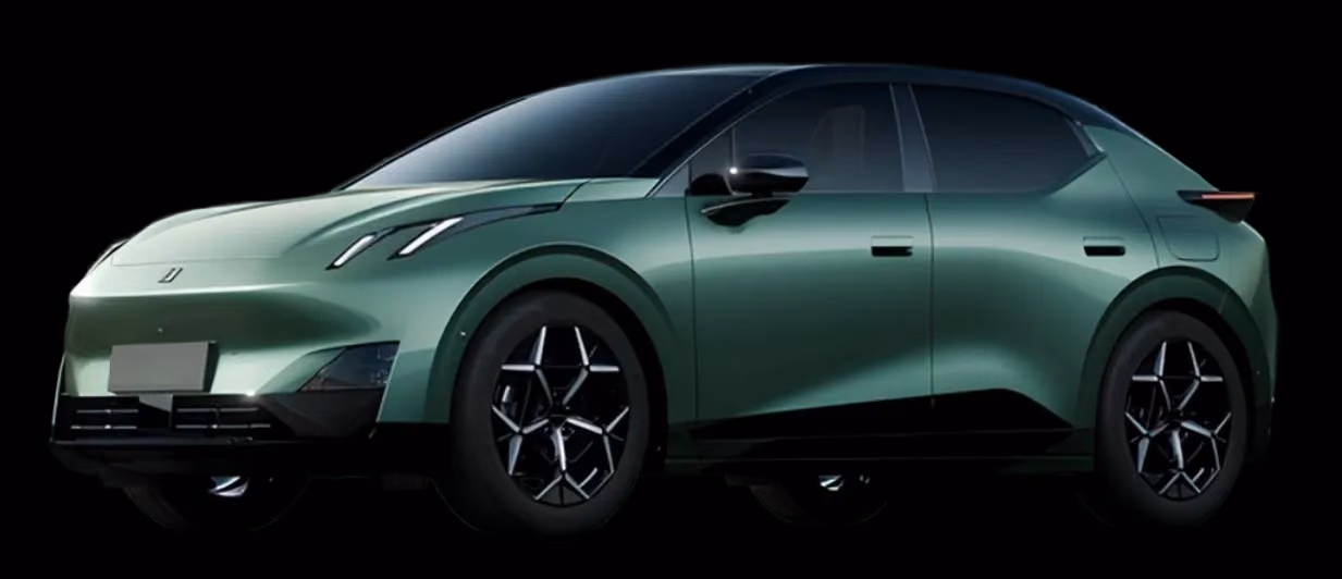 Lynk & Co Z20 — вид сзади в три четверти