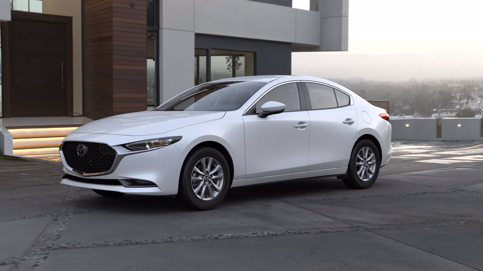 Mazda 3 сбоку спереди
