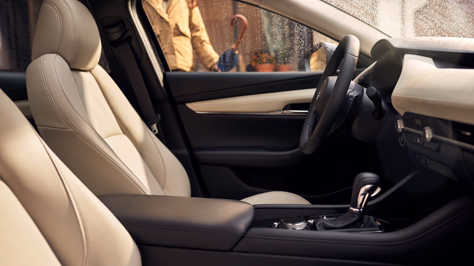 Салон Mazda 3 со светлой отделкой