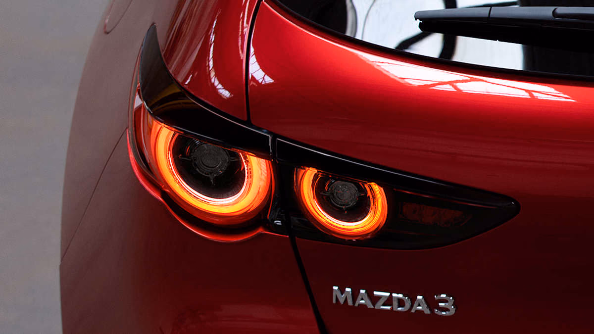 Задний фонарь Mazda 3 крупным планом