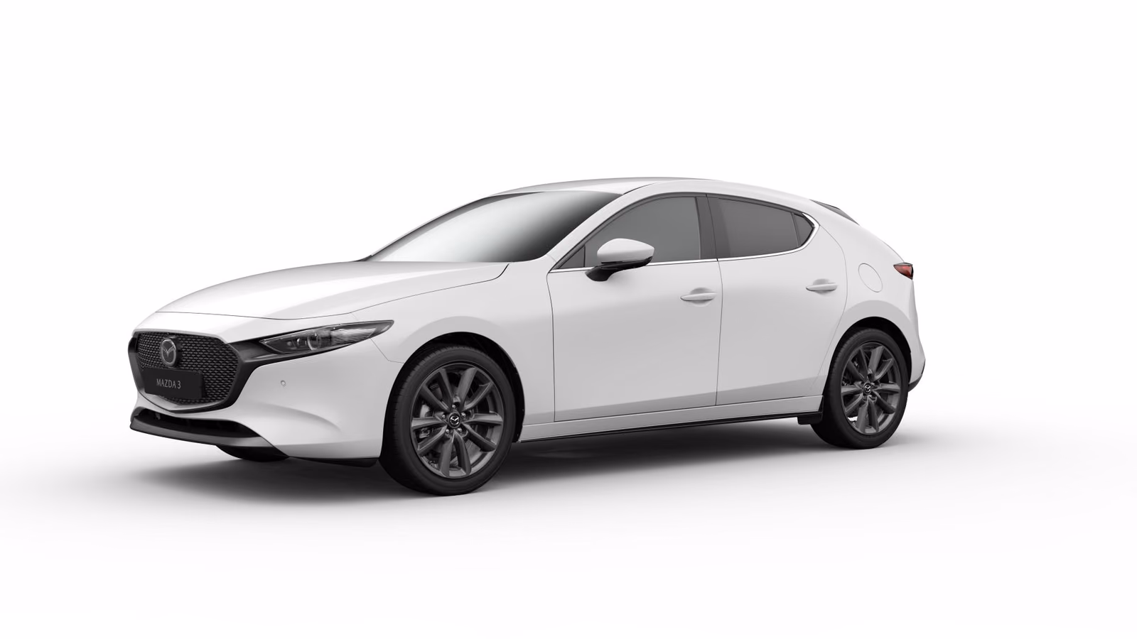 Mazda 3 в студии, вид сзади в три четверти