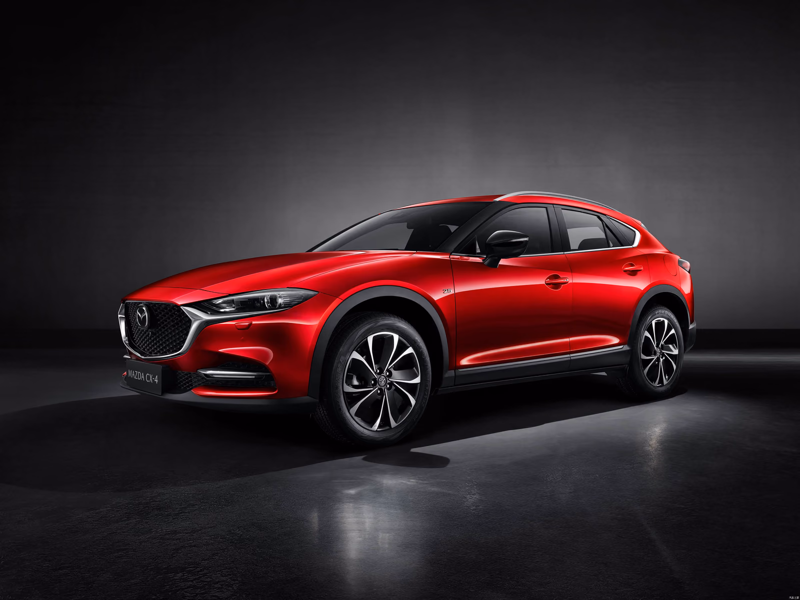 Mazda CX-4 2021 — красный кузов спереди в три четверти