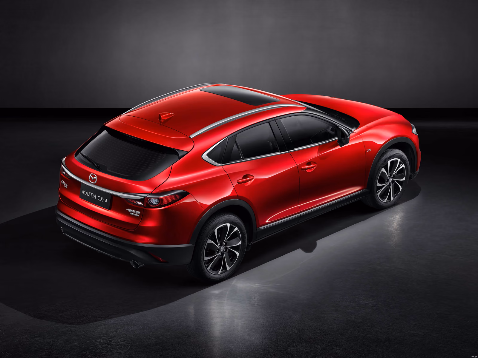 Mazda CX-4 2021 — красный кузов с высоты и сзади