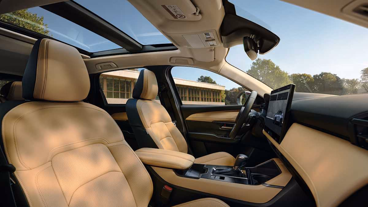 Салон Mazda CX-5 со светлой отделкой