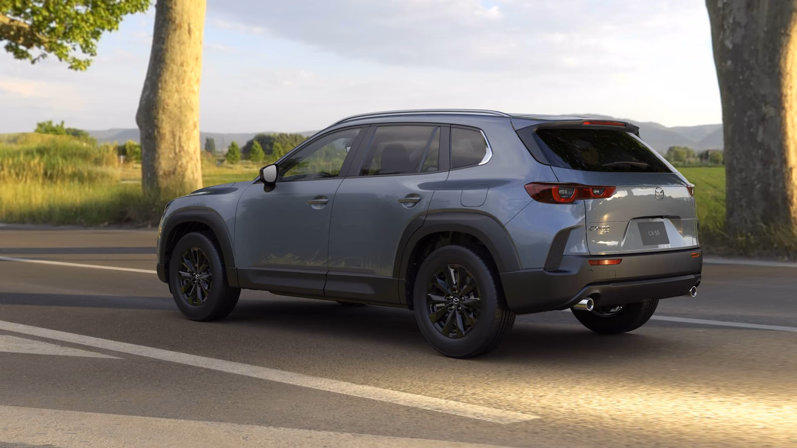 Mazda CX-50 сзади в три четверти