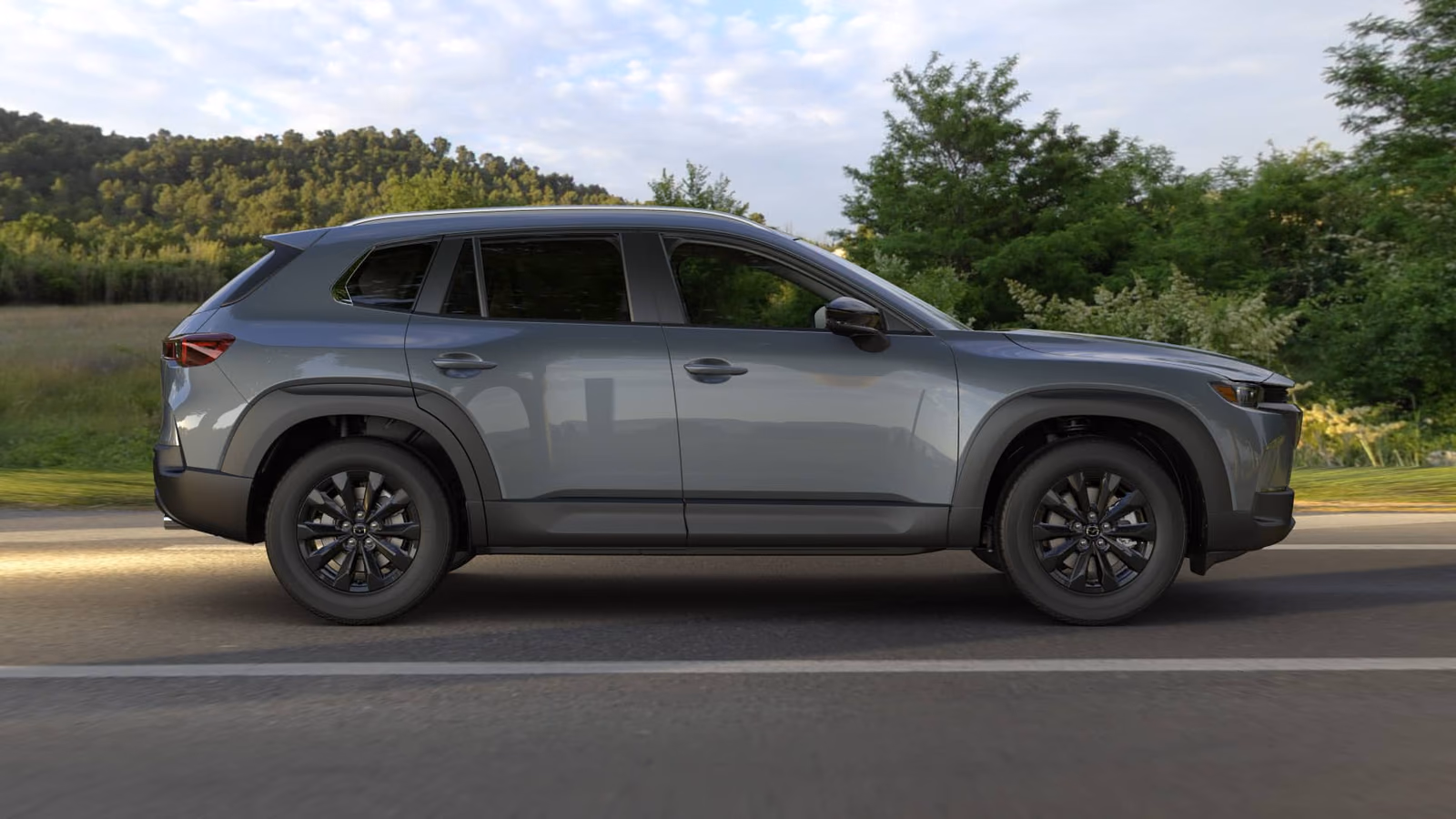 Mazda CX-50 сбоку на дороге