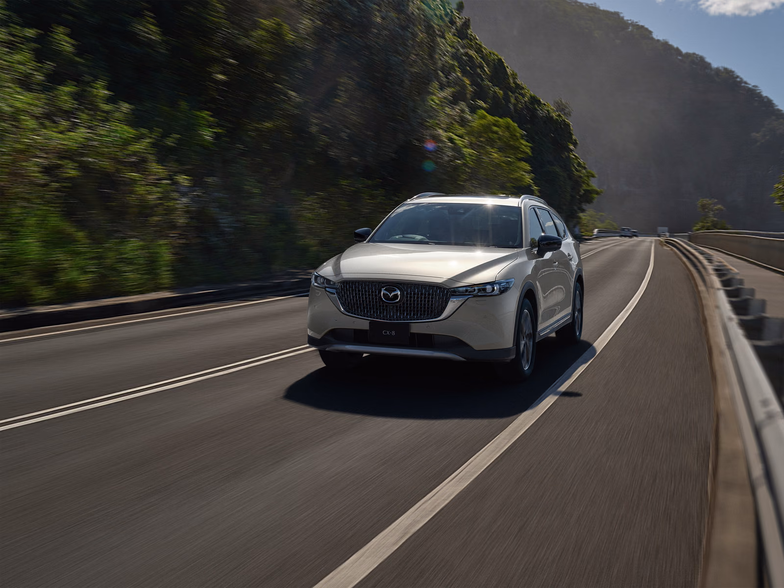 Mazda CX-8 — спереди в три четверти